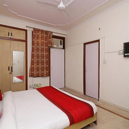 Oyo 11452 Golden Castle Lodge Indirapuram Εξωτερικό φωτογραφία