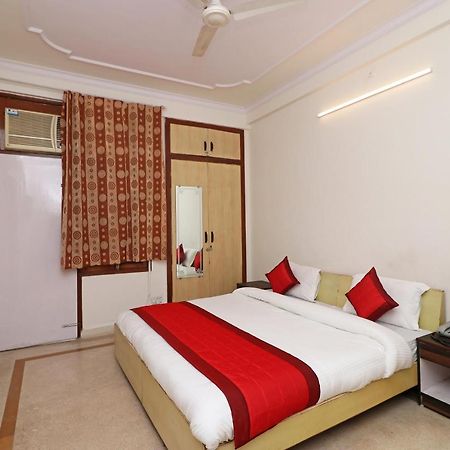 Oyo 11452 Golden Castle Lodge Indirapuram Εξωτερικό φωτογραφία