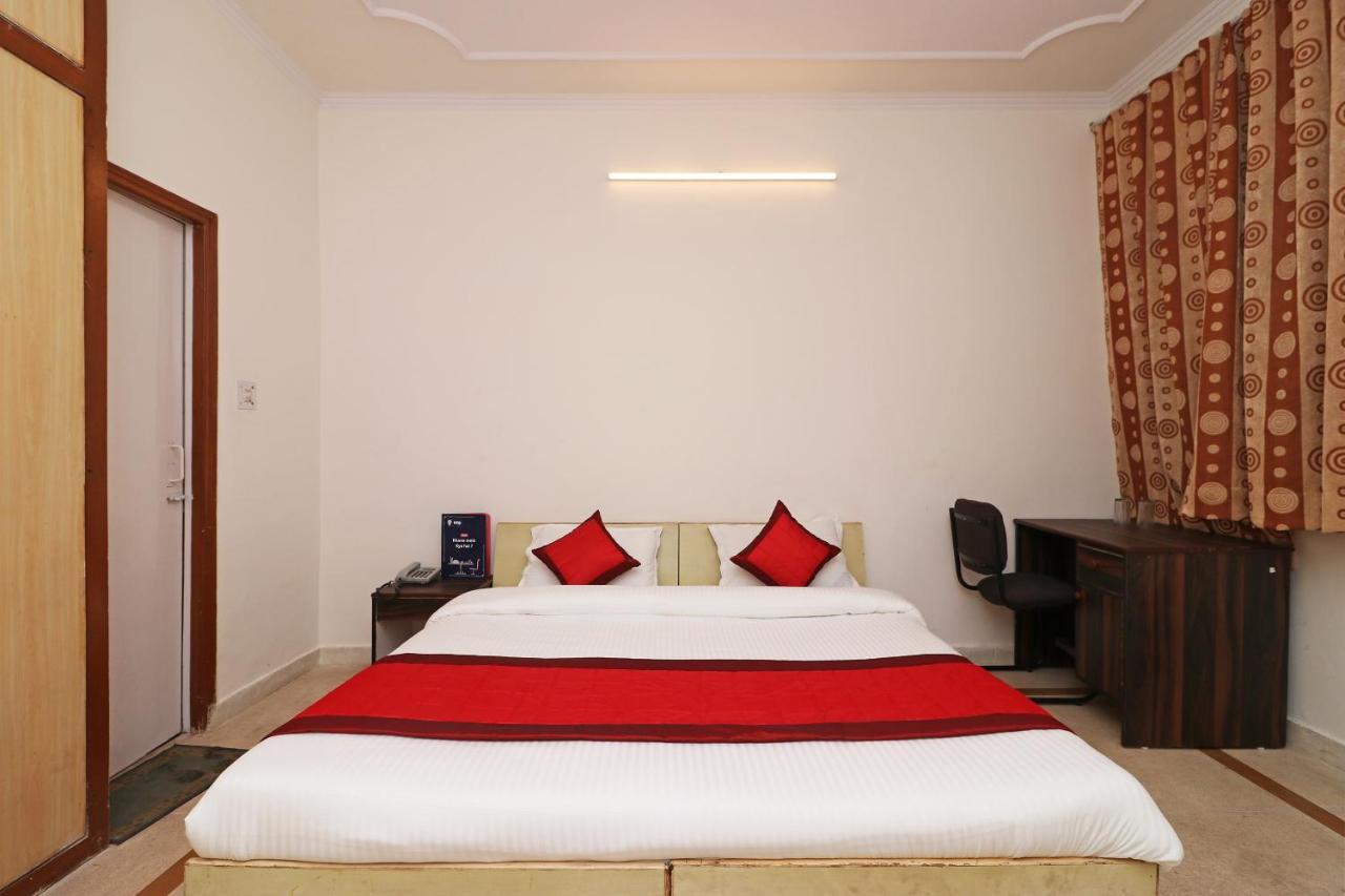 Oyo 11452 Golden Castle Lodge Indirapuram Εξωτερικό φωτογραφία