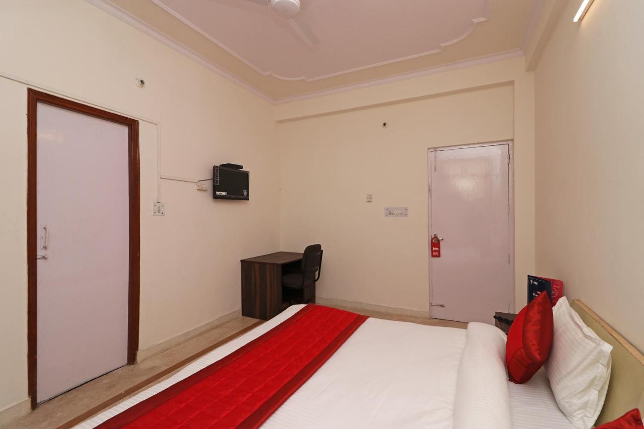Oyo 11452 Golden Castle Lodge Indirapuram Εξωτερικό φωτογραφία