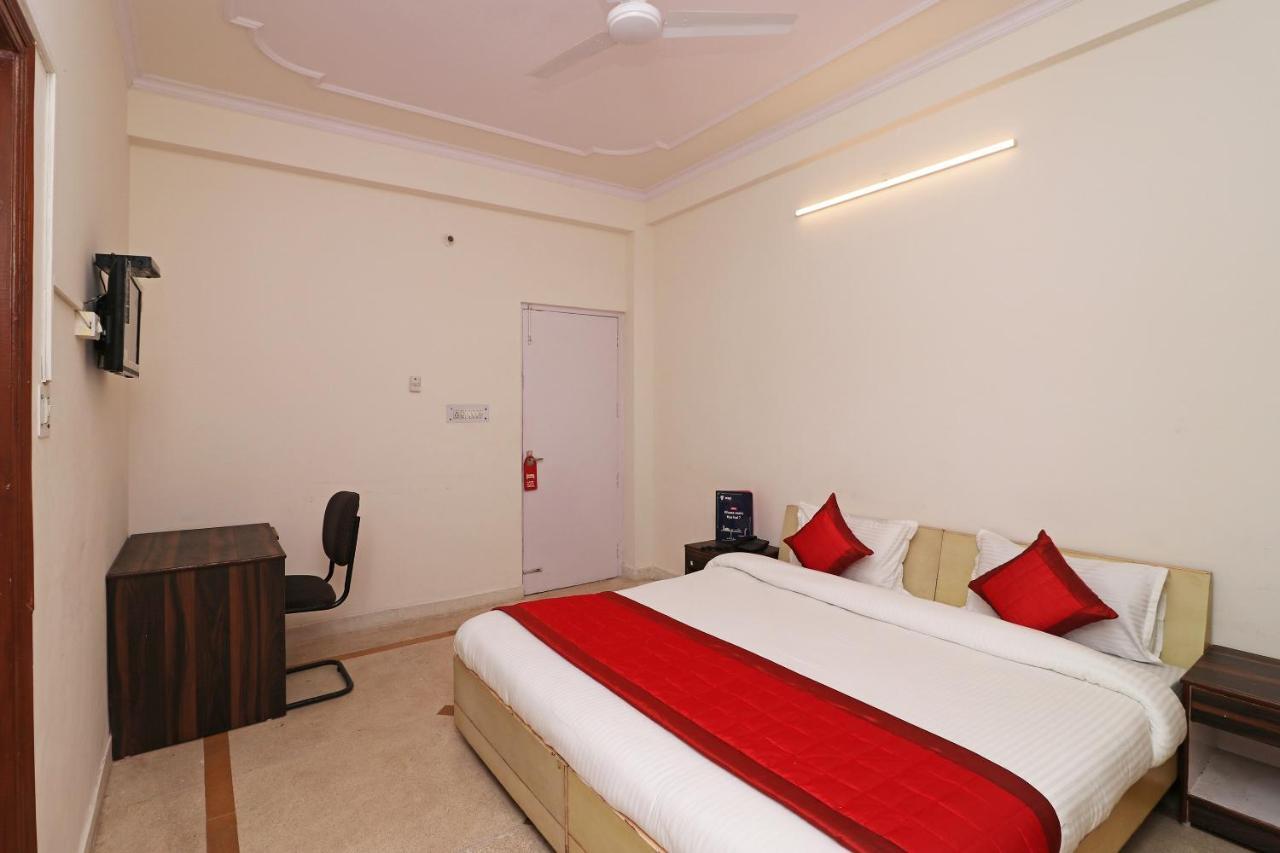 Oyo 11452 Golden Castle Lodge Indirapuram Εξωτερικό φωτογραφία